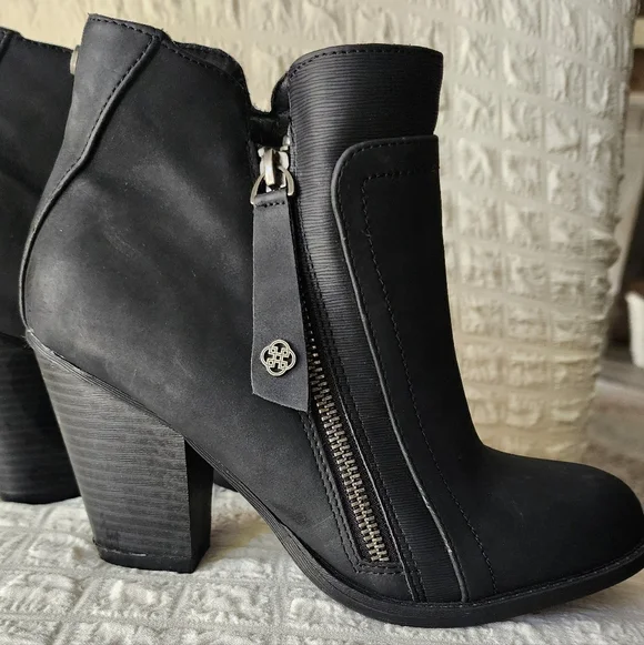 Daisy Fuentes Black Heeled Ankle Boots - Picture 1 of 8